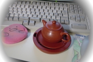 キーボードと茶壺